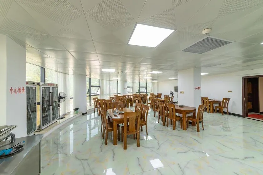 Xingfuting Zijiang Pearl Hotel - Image 1