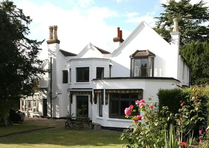 West End Lodge - Image 1