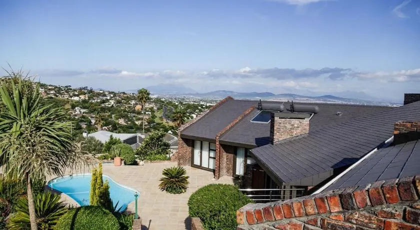 Hilltop Guesthouse - Image 1