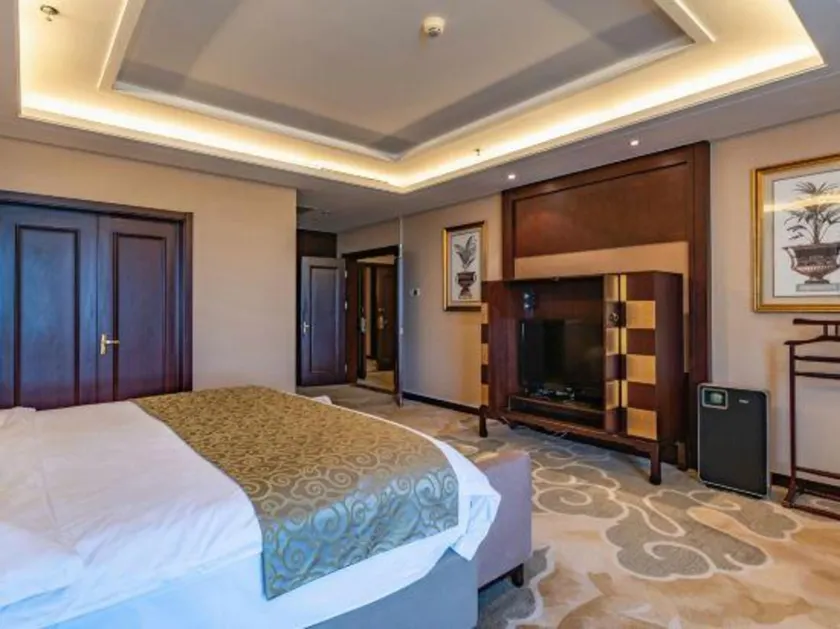 Zhongjia Palace Hot Spring Hotel - Image 1