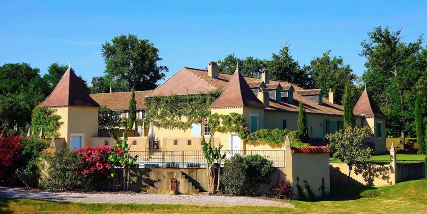 Large country house with private pool rated 5★ - Image 1
