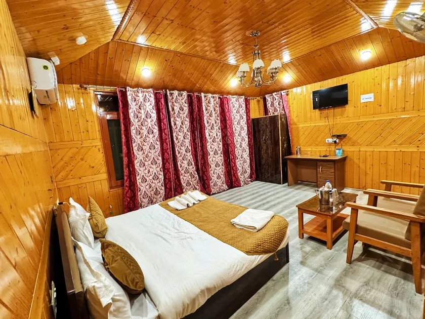 ROSELINE INN - Image 1