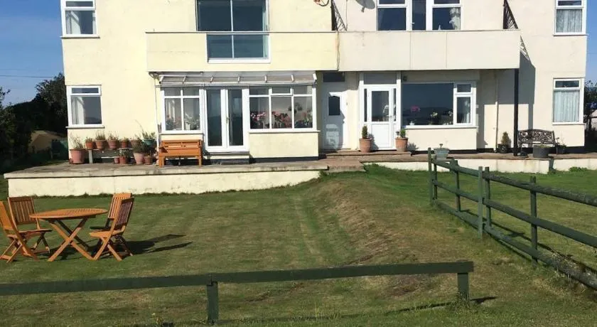 Clifftop Apartment - Image 1