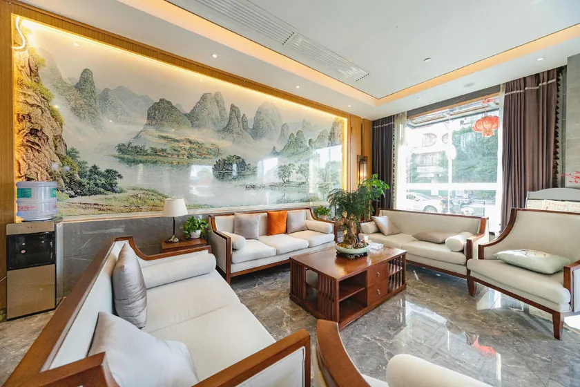 Gallery Luxury Hotel - Image 1
