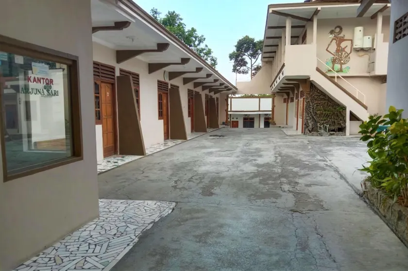 Hotel Arjuna Sari Bandungan - Image 1