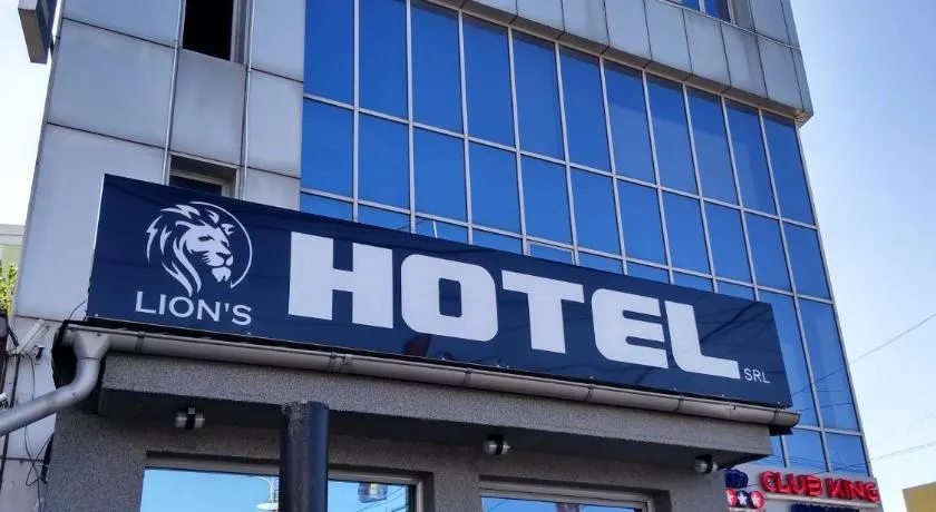 Lion's Hotel - Image 1