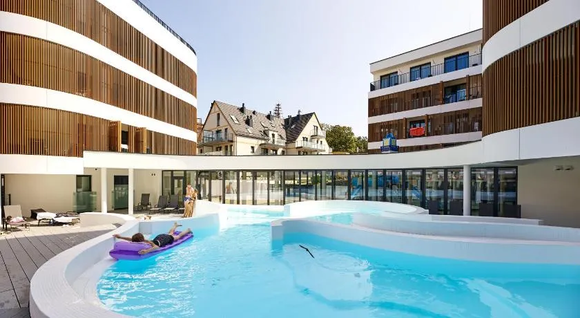 Baltic Waves Resort Luksusowy apartamnet z basenem i parkingiem - Image 1