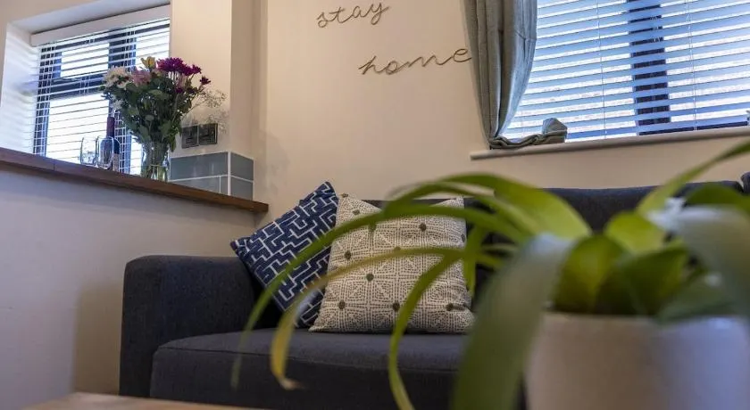 The Comfy House - Inc Free Parking, Smart TV, Full Kitchen, Washing machine - Winter Deal - Image 1