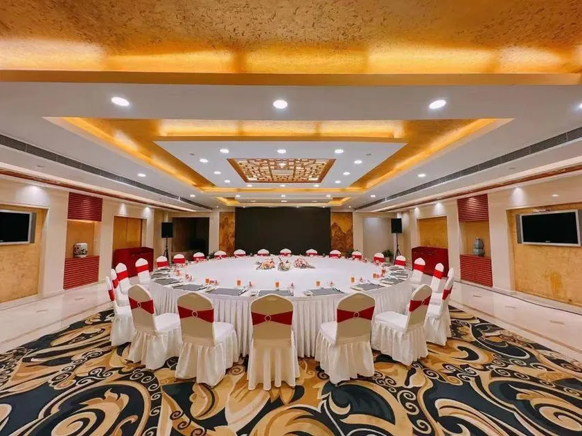 Gaoloumen Hotel - Image 1