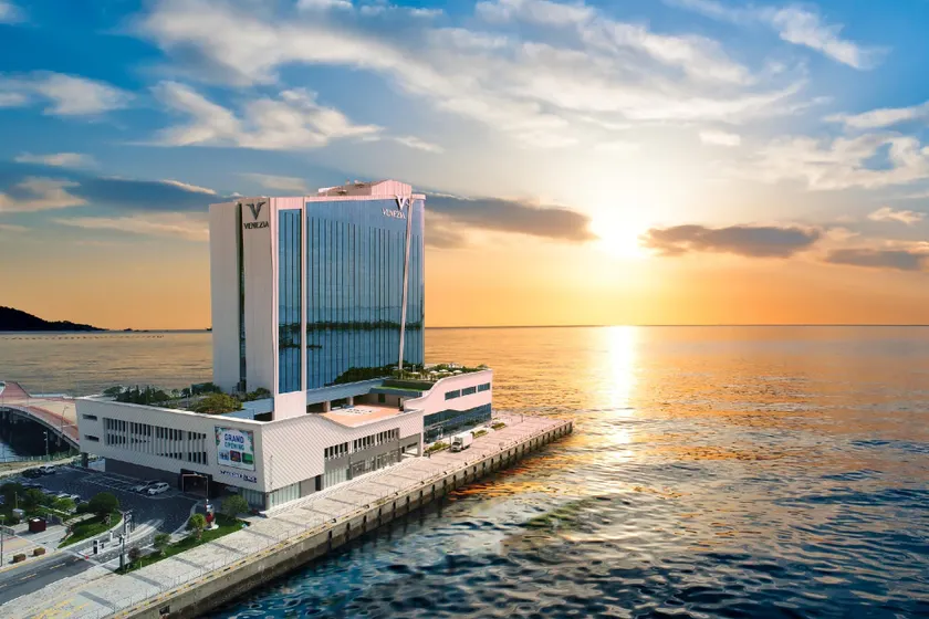 Venezia Hotel and Suite - Image 1