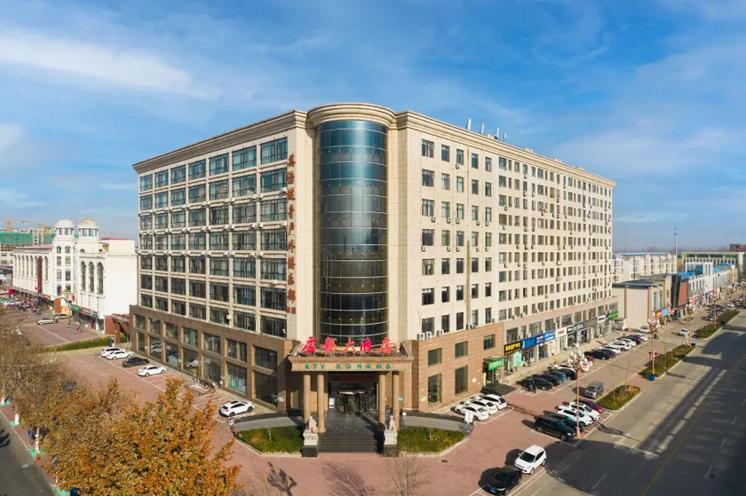 Lu Long Grand Hotel - Image 1