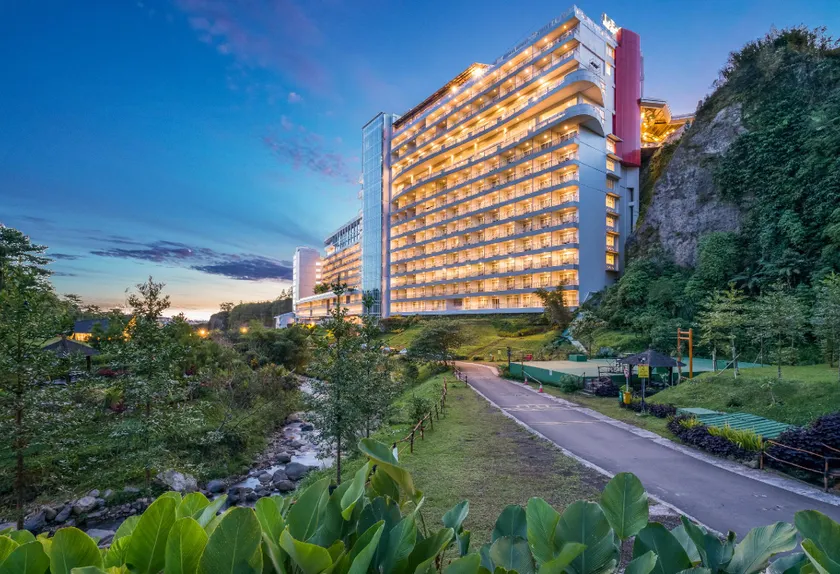 Le Eminence Puncak Hotel Convention & Resort - Image 1