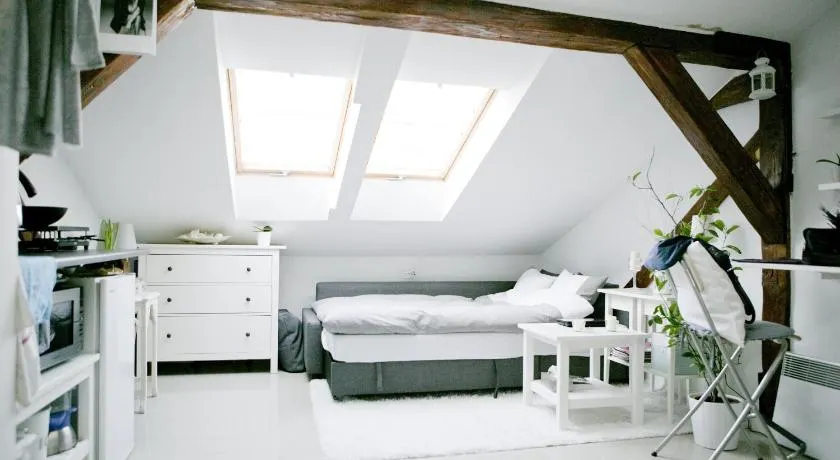 Apartamenty Hoża Attic Studio - Image 1