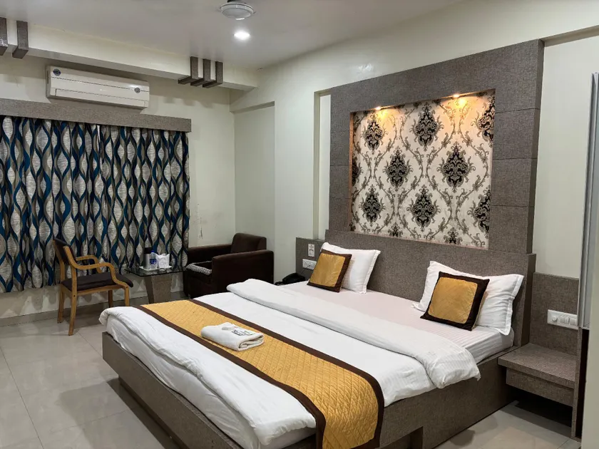 Hotel orange - Image 1