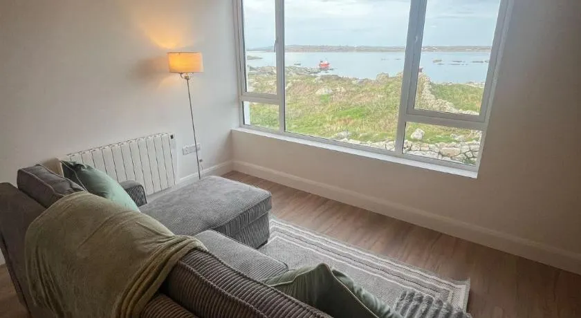 Sea View Apartment - Image 1