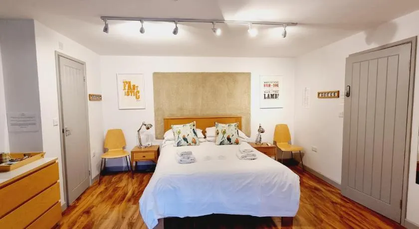 B - Simply Rooms - Image 1
