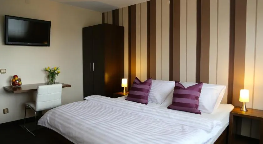 10 Bed And Breakfast - Image 1
