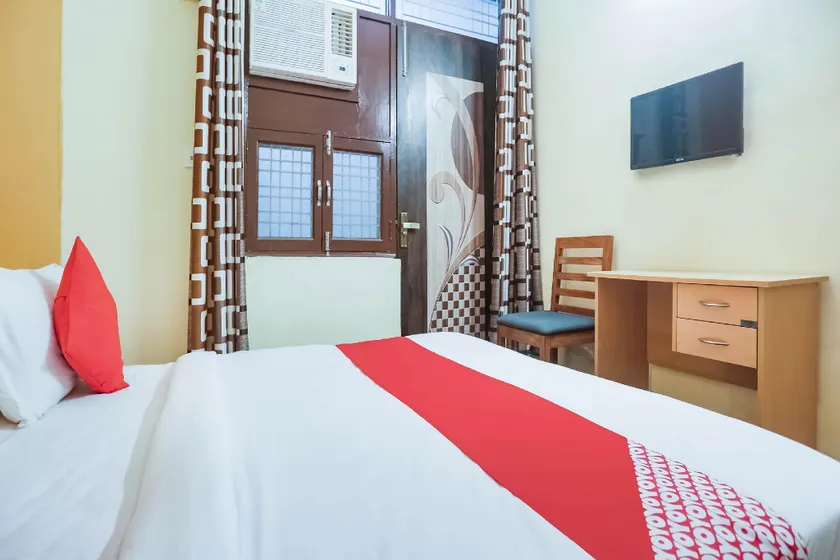 OYO 69999 Singh Guest House - Image 1