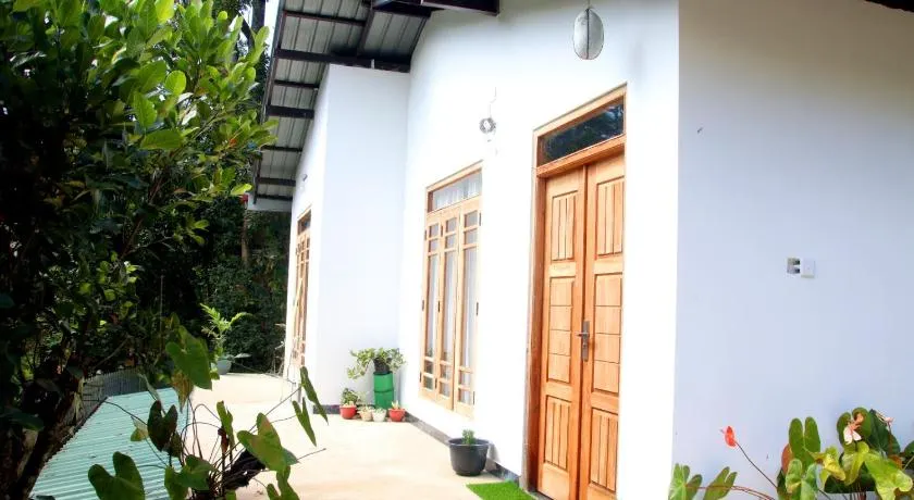 Riverside Bliss Cottage - Image 1
