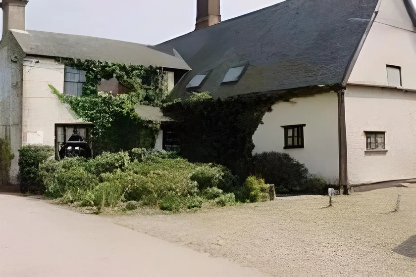 Six Bells Inn - Image 1