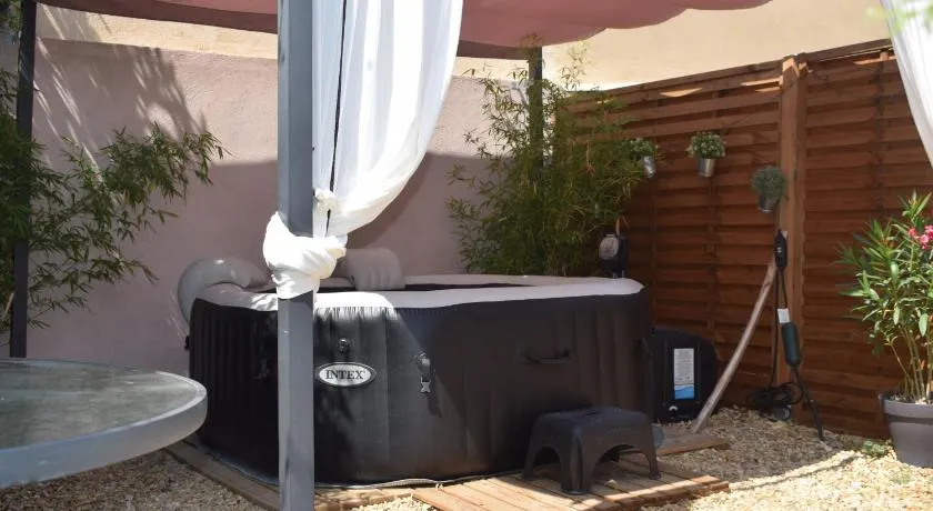 Loft Le Mistral avec SPA extérieur en saison - Image 1