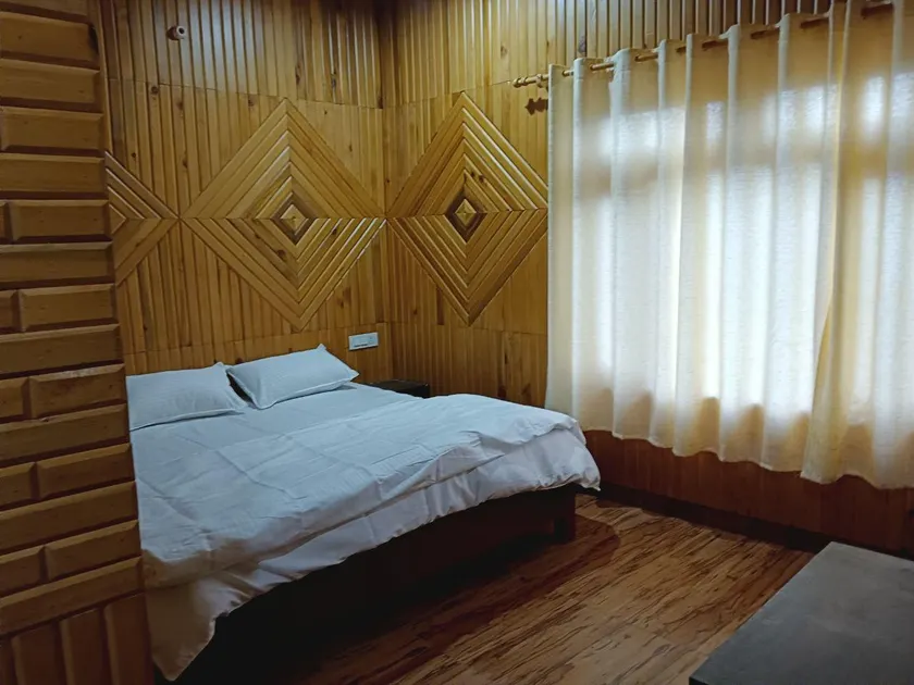HOTEL VISHAL & RESTAURANT - Image 1