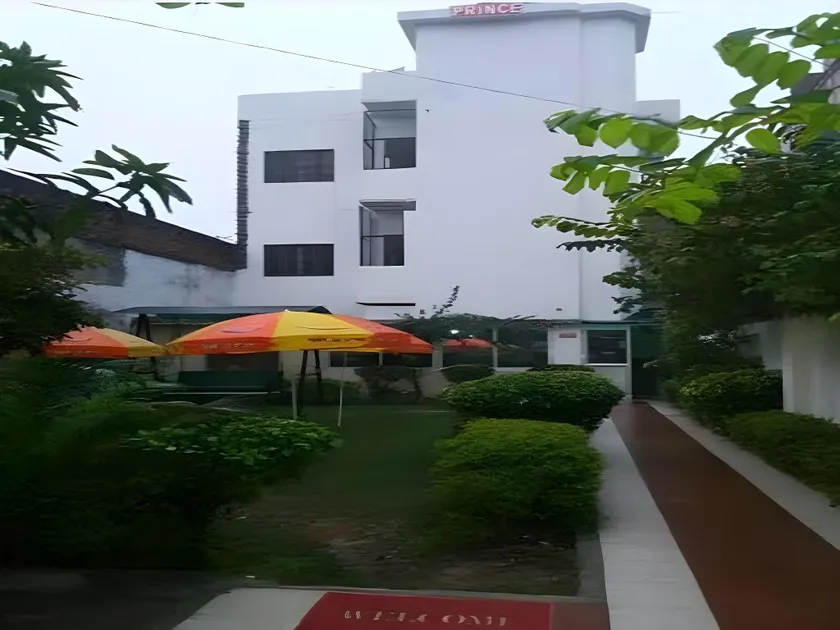 Hotel Prince Palace - Image 1