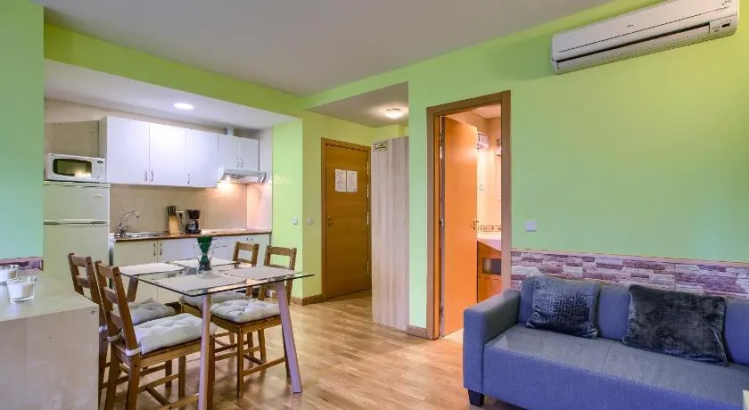 Apartamentos Barajas - Image 1