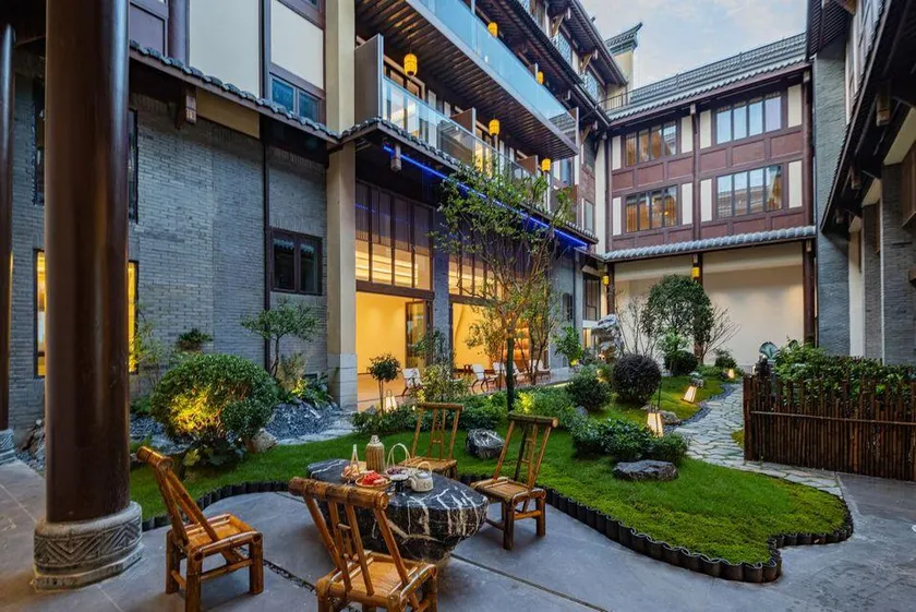 Quxiang Yazhu Chufeng Courtyard Homestay (Jiuge Alley) - Image 1