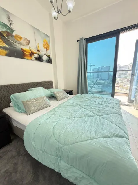 Spacious 1-bedroom apartment in Dubailand - Image 1