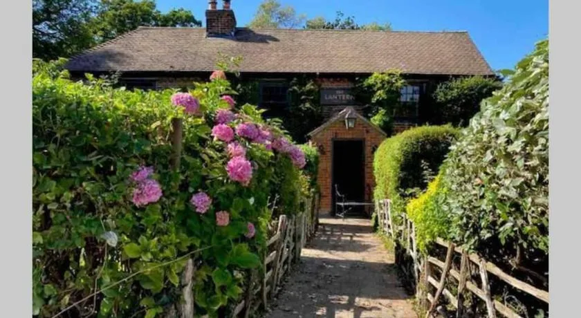 17th Century Boutique Getaway in the Countryside - Image 1