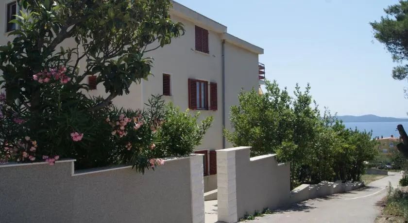Apartment Overlooking the Sea 360 - Image 1