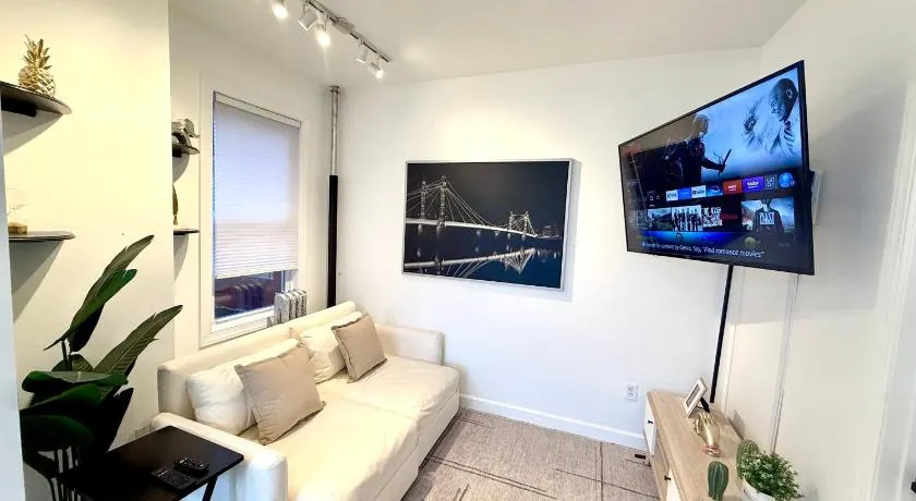 Modern 2 Bedroom Apartment 20 Min to Times Square Sleeps 6 - Image 1