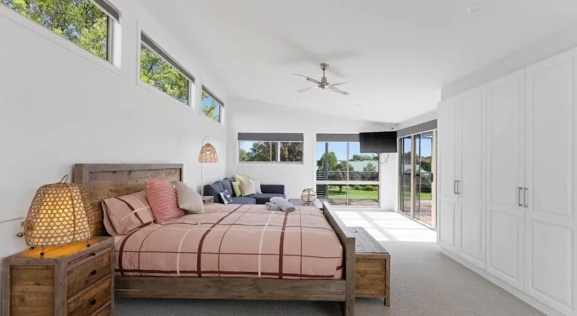 Large Pet Friendly Island Escape - Image 1
