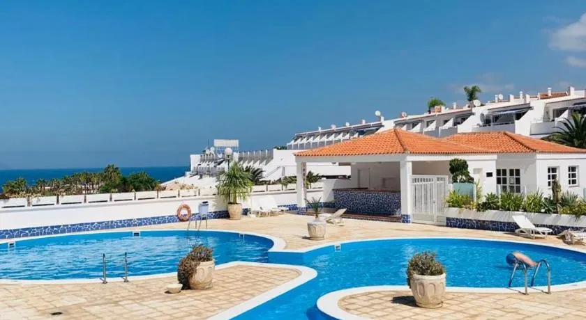 BuenaVista Romantic Bungalow in Costa Adeje - Image 1