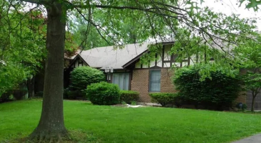 Office + 5 BR, Movie Theater , Creve Coeur -10 Sleep surface - Image 1