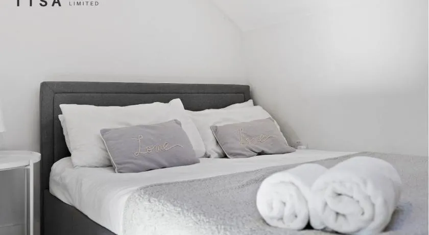1-Bedroom Apartment near East Croydon Station - 2 - Image 1