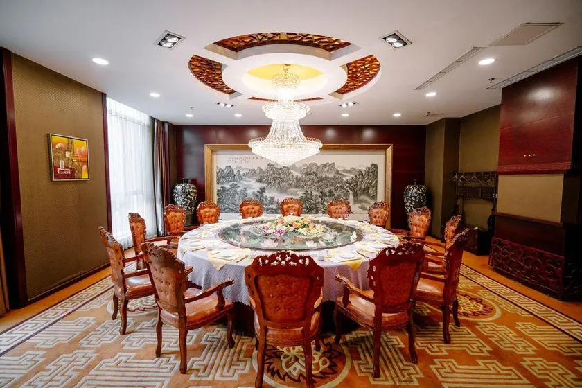 Cixian Yiquan Lake Hotel - Image 1