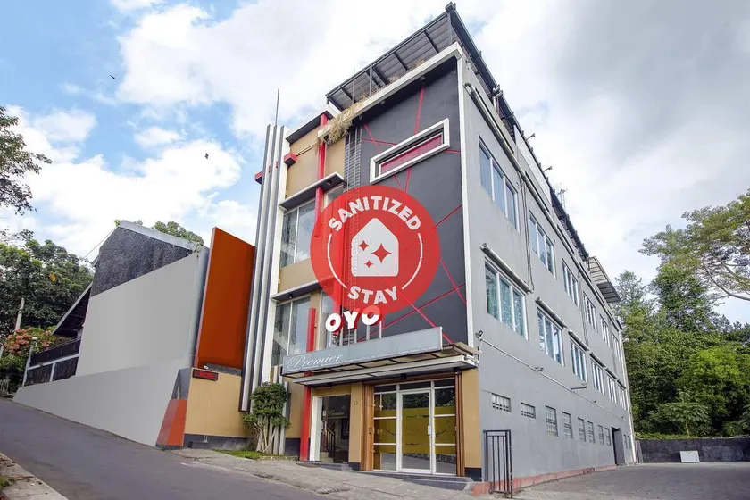 OYO 1057 Premier Guest House - Image 1