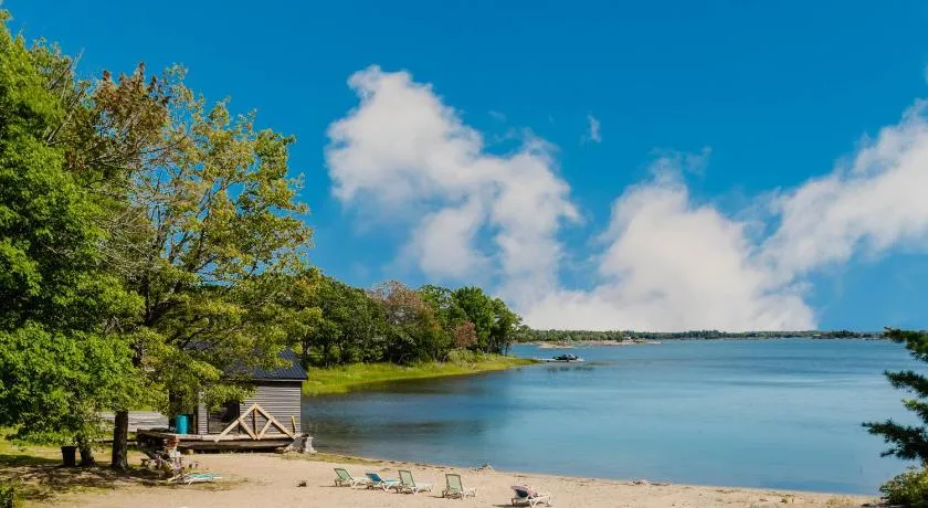 Waterfront Rockwood Resort with Private Beach and BBQ - Image 1