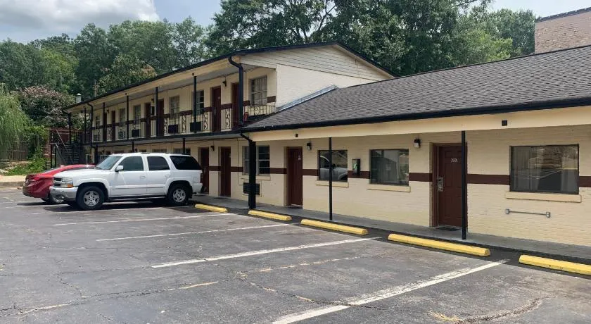 Economy Inn - Image 1
