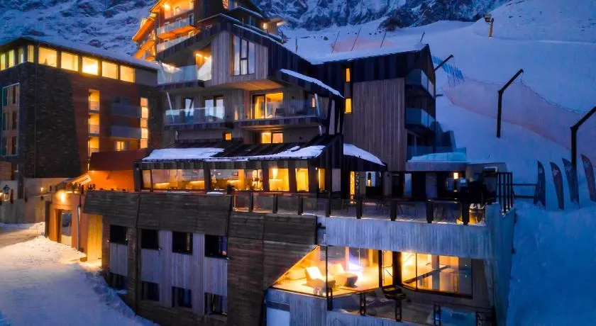 Bergman Mountain Hotel - Image 1
