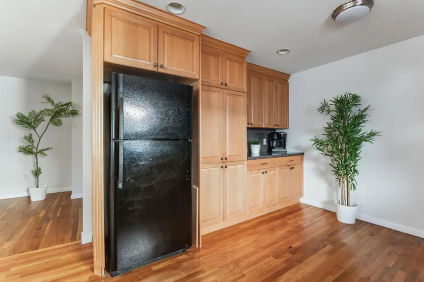 Luxury NY Home with Free Parking - Image 1