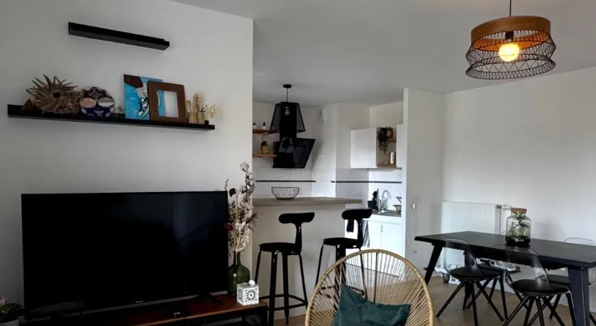 Charmant appartement aux portes de Paris, avec Balcon et Parking - Image 1