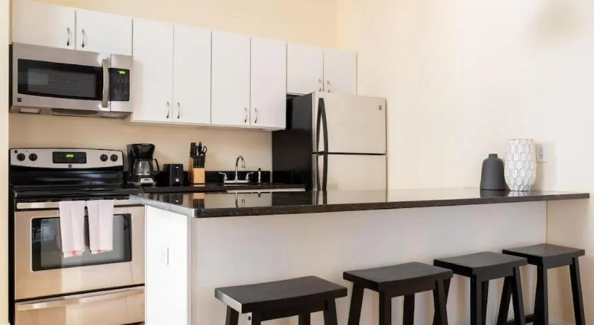 Beautiful 4br 2br Downtown Xing High Ceilings - Image 1