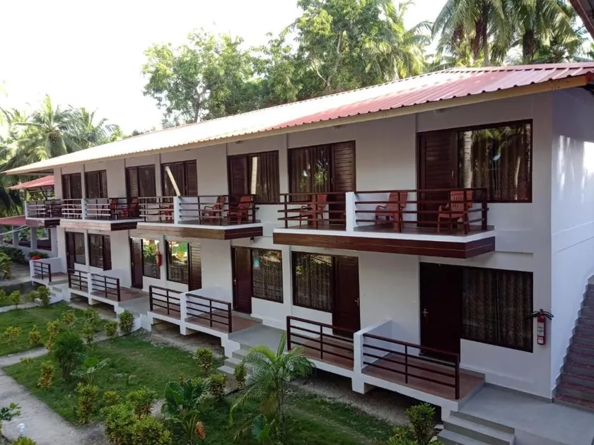 Coconhuts Beach Resort - Image 1