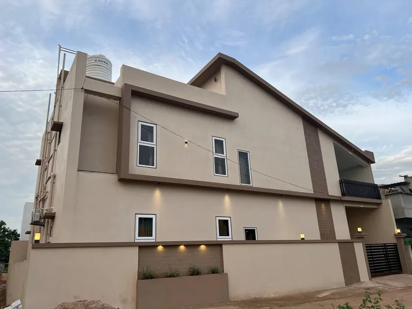 Modern villa 4BR, Lawn & Mini Pool in Belagavi - Image 1