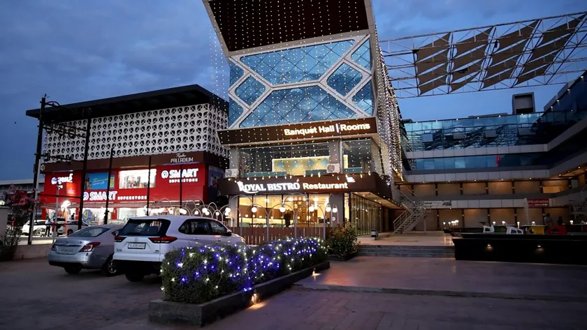 Hotel Royal Bistro - Image 1