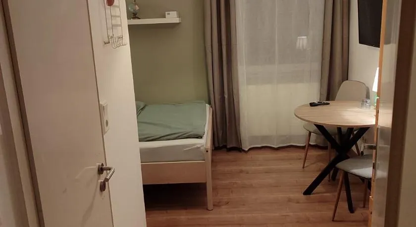 B & L Rooms Detmold - Image 1