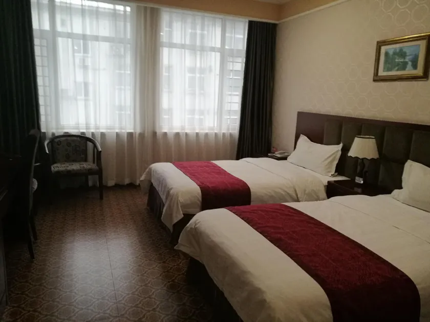 Zichen Business Hotel - Image 1